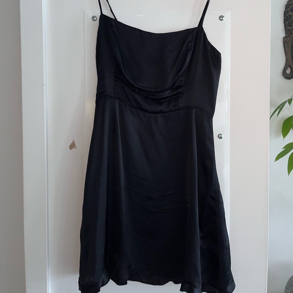 Black satin dress - Picture 2 of 3